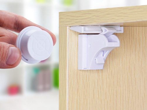 10-dielna súprava magnetických detských poistiek na skrinky a zásuvky, bez vŕtania, s 2 magnetickými kľúčmi