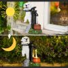 Dekoratívna solárna LED záhradná lampa v tvare psíka