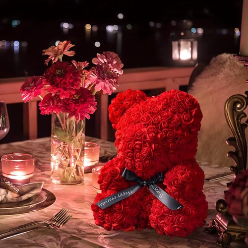 MEDVEDÍK S LED RUŽAMI 25 CM ROSE BEAR S RUŽOVÝMI OKVETNÝMI LÍSTKAMI, MAŠLIČKA, DARČEKOVÁ KRABIČKA