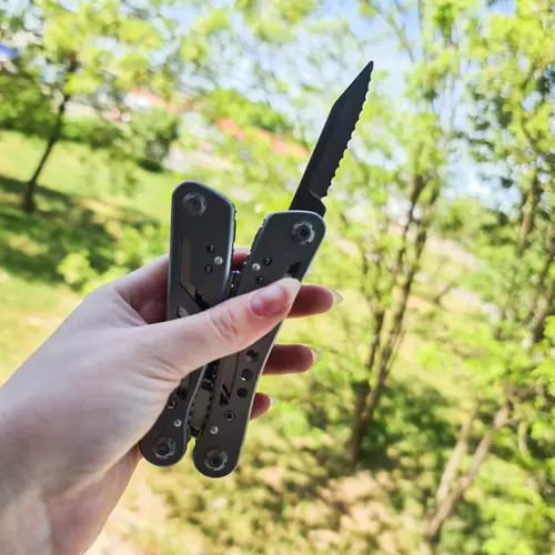 Multitool Survivalovy Nástroj 13v1 + Bity Sada multifunkčných nástrojov